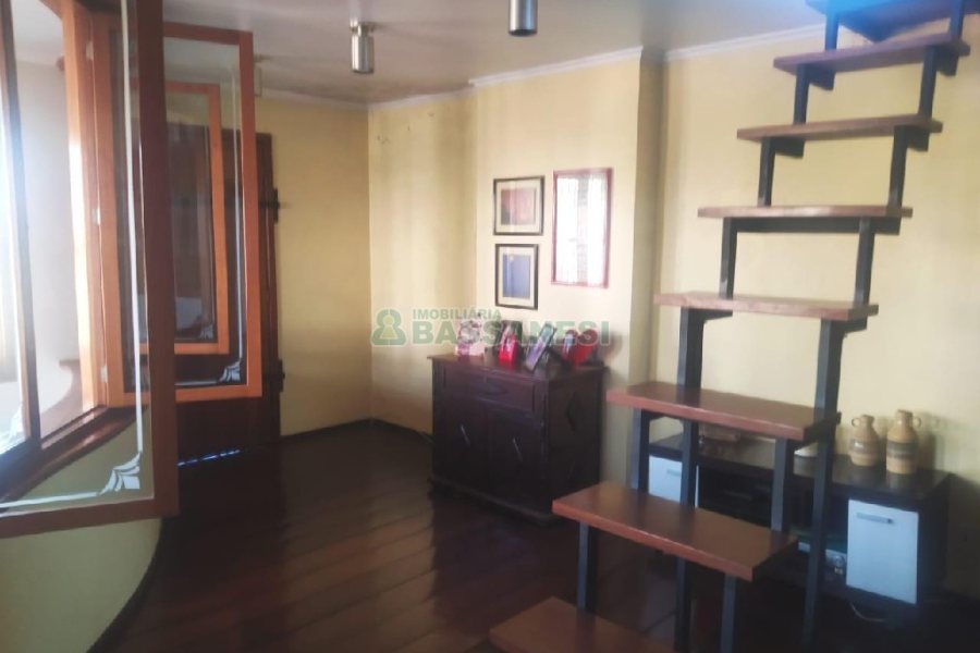 Casa Comercial com 530m², 5 dormitórios, 2 vagas, no bairro Cinqüentenário em Caxias do Sul para Alugar