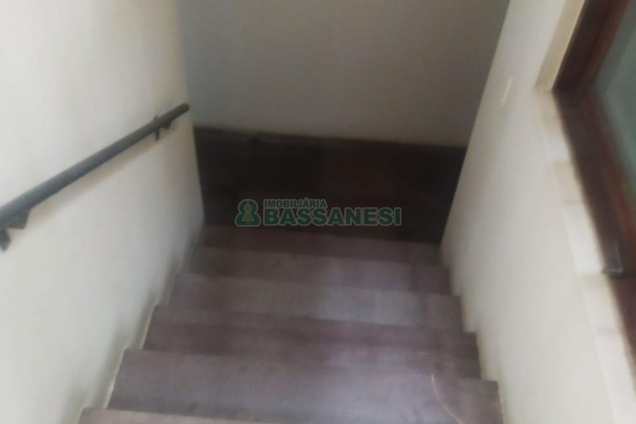 Casa Comercial com 530m², 5 dormitórios, 2 vagas, no bairro Cinqüentenário em Caxias do Sul para Alugar