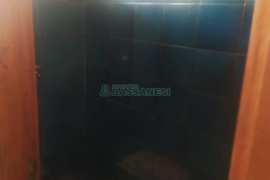 Casa Comercial com 530m², 5 dormitórios, 2 vagas, no bairro Cinqüentenário em Caxias do Sul para Alugar