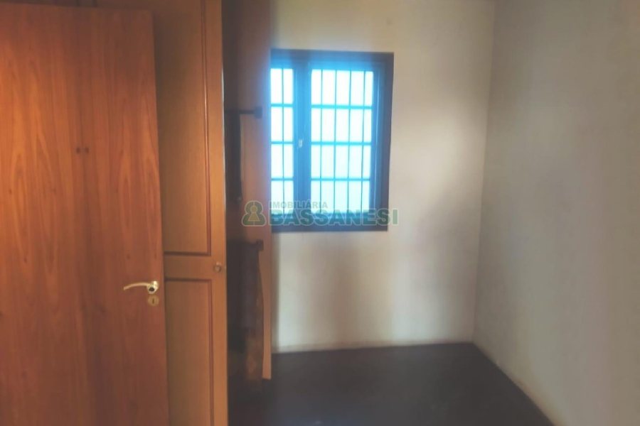 Casa Comercial com 530m², 5 dormitórios, 2 vagas, no bairro Cinqüentenário em Caxias do Sul para Alugar