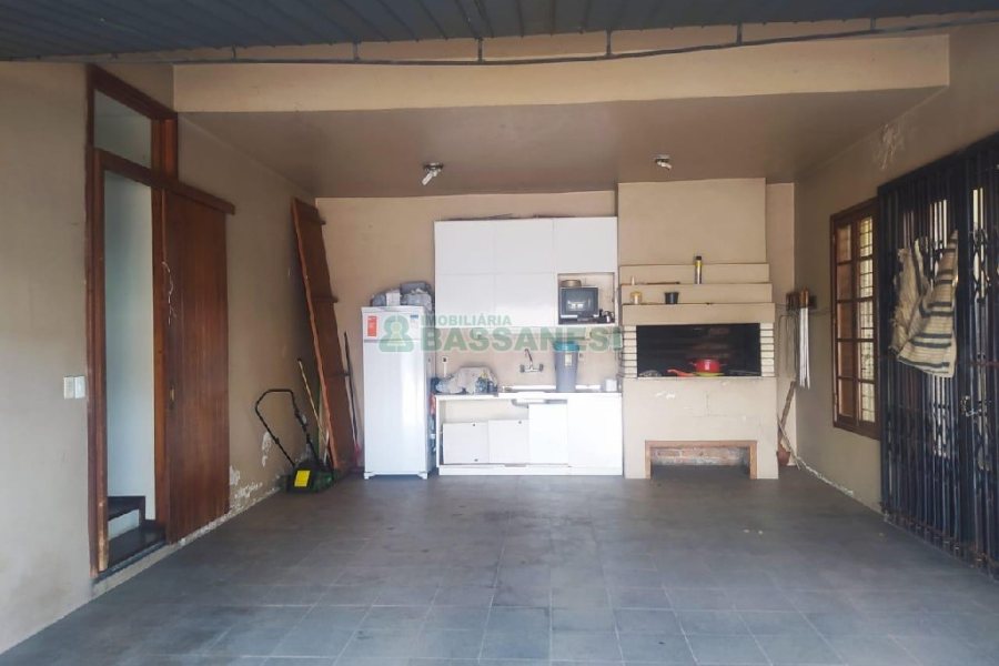 Casa Comercial com 530m², 5 dormitórios, 2 vagas, no bairro Cinqüentenário em Caxias do Sul para Alugar