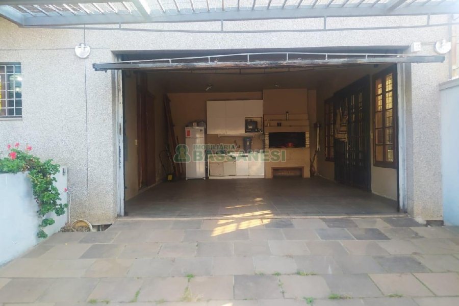 Casa Comercial com 530m², 5 dormitórios, 2 vagas, no bairro Cinqüentenário em Caxias do Sul para Alugar