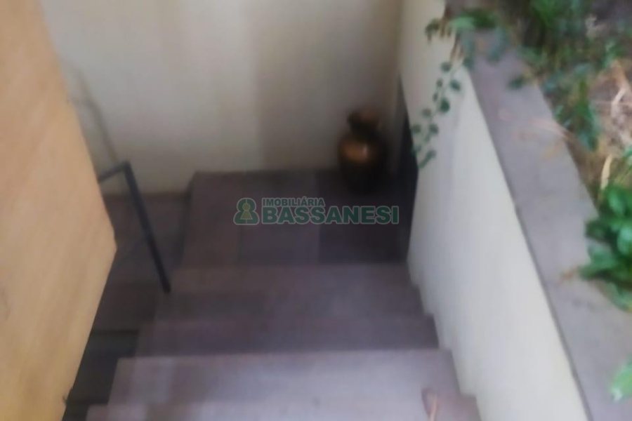 Casa Comercial com 530m², 5 dormitórios, 2 vagas, no bairro Cinqüentenário em Caxias do Sul para Alugar