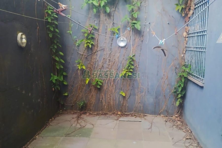 Casa Comercial com 530m², 5 dormitórios, 2 vagas, no bairro Cinqüentenário em Caxias do Sul para Alugar