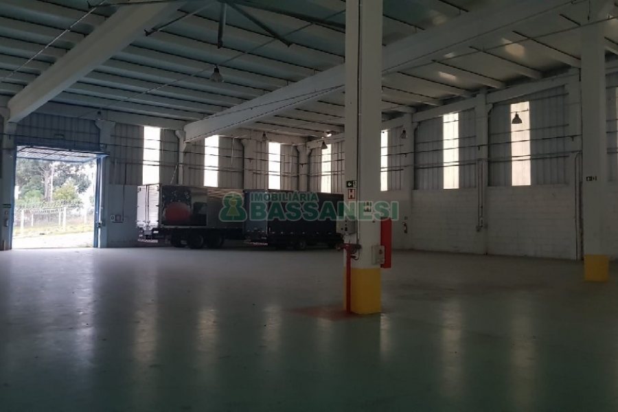 Pavilhão com 2000m², no bairro Cinqüentenário em Caxias do Sul para Alugar