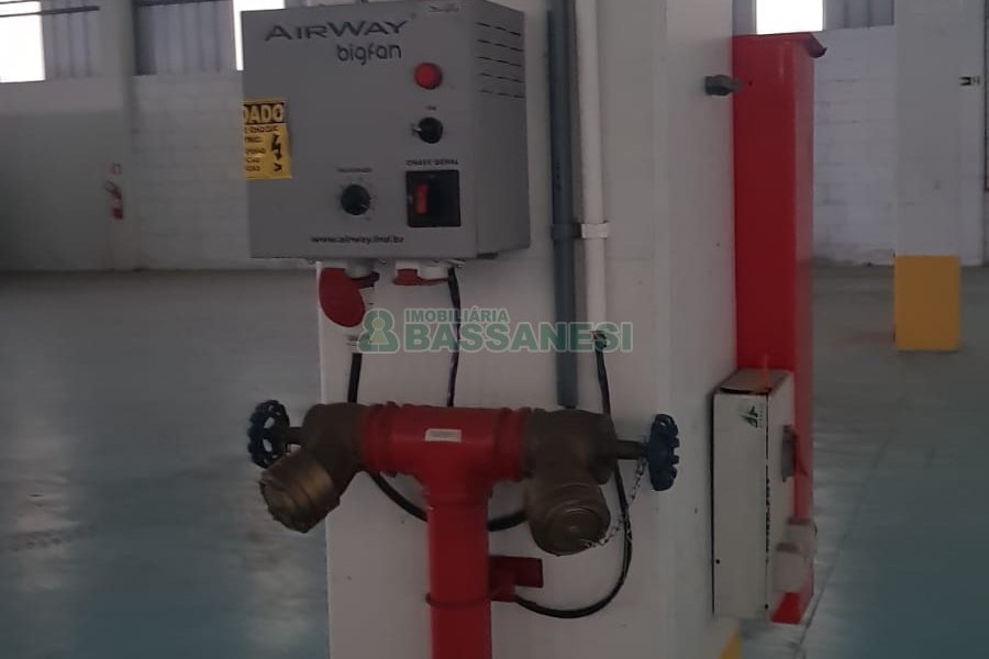 Pavilhão com 2000m², no bairro Cinqüentenário em Caxias do Sul para Alugar