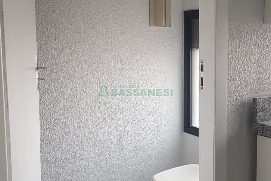 Pavilhão com 2000m², no bairro Cinqüentenário em Caxias do Sul para Alugar