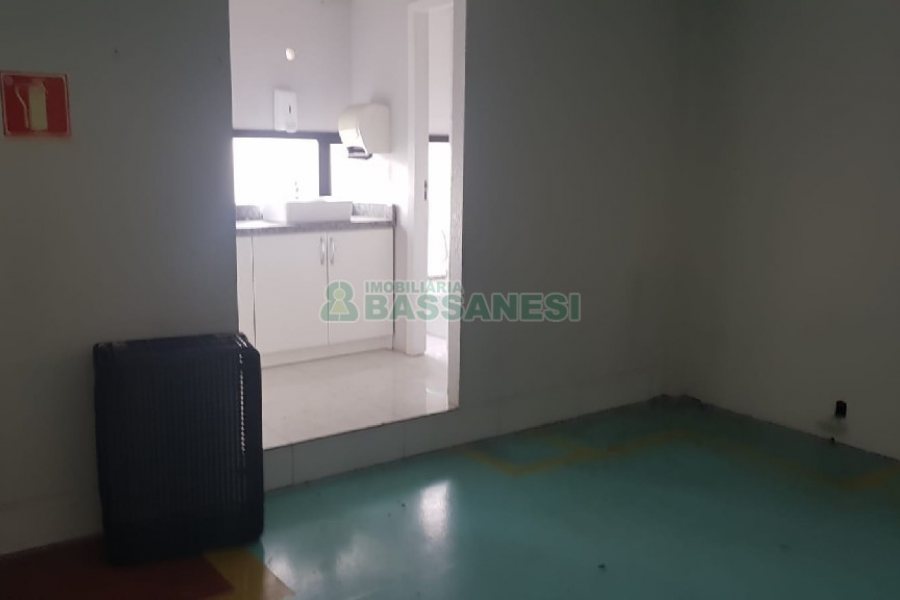 Pavilhão com 2000m², no bairro Cinqüentenário em Caxias do Sul para Alugar