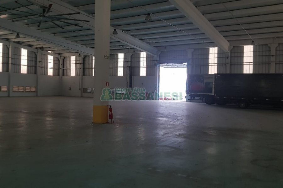 Pavilhão com 2000m², no bairro Cinqüentenário em Caxias do Sul para Alugar