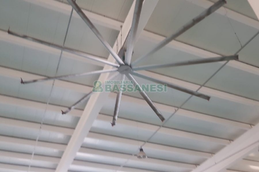 Pavilhão com 2000m², no bairro Cinqüentenário em Caxias do Sul para Alugar