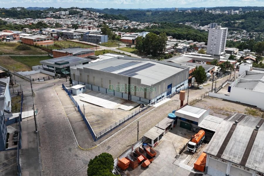 Pavilhão com 2000m², no bairro Cinqüentenário em Caxias do Sul para Alugar