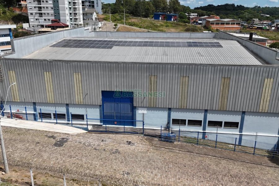 Pavilhão com 2000m², no bairro Cinqüentenário em Caxias do Sul para Alugar