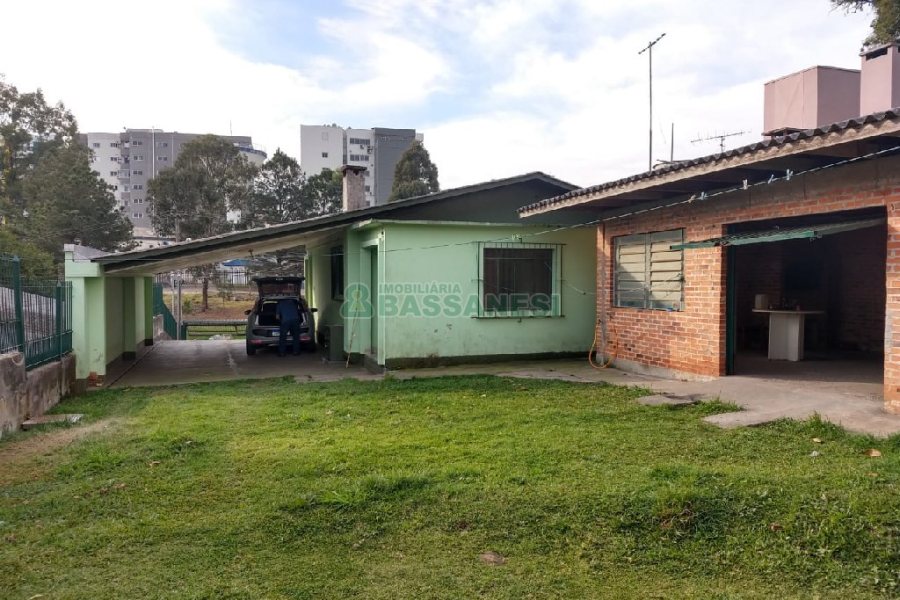 Casa com 100m², 3 dormitórios, 2 vagas, no bairro Charqueadas em Caxias do Sul para Comprar