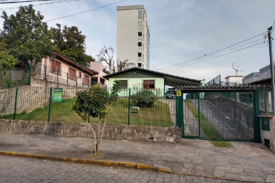 Casa com 100m², 3 dormitórios, 2 vagas, no bairro Charqueadas em Caxias do Sul para Comprar
