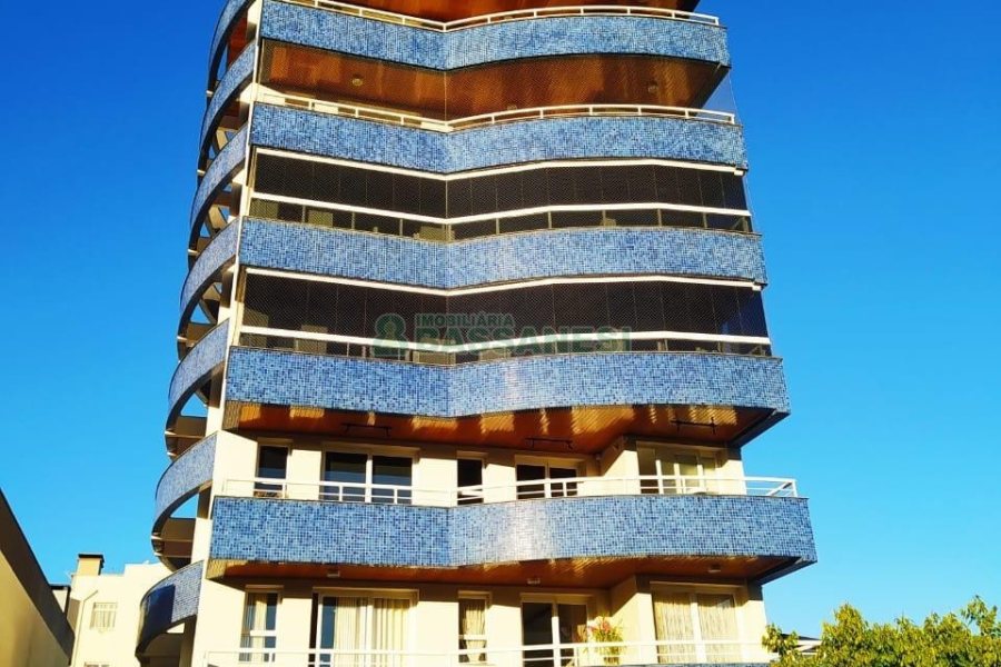 Apto/Cobertura com 320m², 4 dormitórios, 2 vagas, no bairro Santa Catarina em Caxias do Sul para Comprar