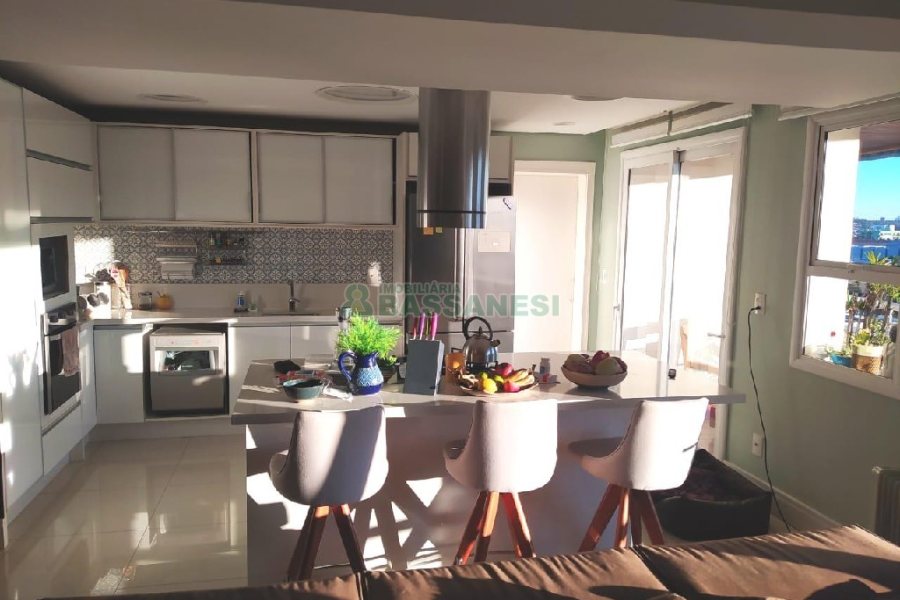 Apto/Cobertura com 320m², 4 dormitórios, 2 vagas, no bairro Santa Catarina em Caxias do Sul para Comprar