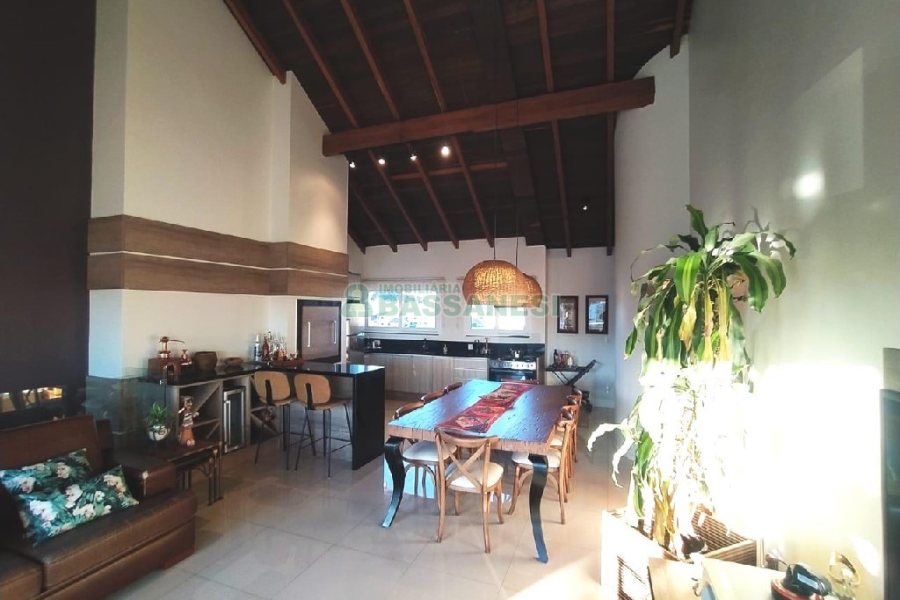 Apto/Cobertura com 320m², 4 dormitórios, 2 vagas, no bairro Santa Catarina em Caxias do Sul para Comprar