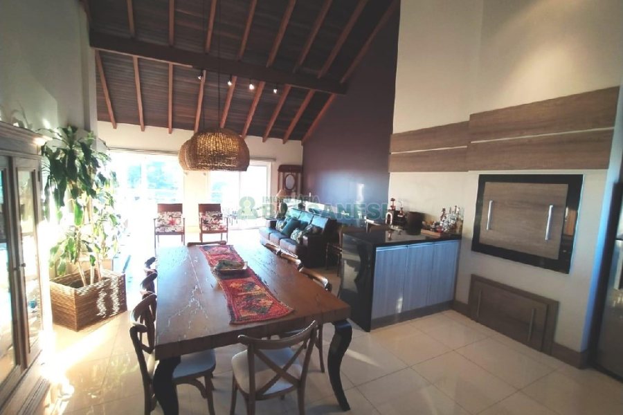 Apto/Cobertura com 320m², 4 dormitórios, 2 vagas, no bairro Santa Catarina em Caxias do Sul para Comprar