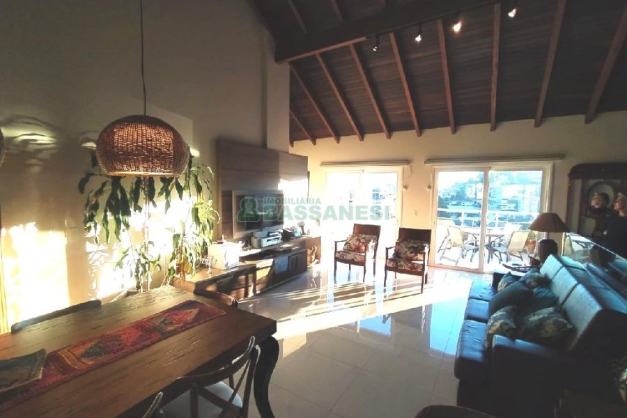 Apto/Cobertura com 320m², 4 dormitórios, 2 vagas, no bairro Santa Catarina em Caxias do Sul para Comprar