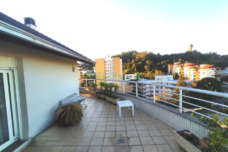 Apto/Cobertura com 320m², 4 dormitórios, 2 vagas, no bairro Santa Catarina em Caxias do Sul para Comprar