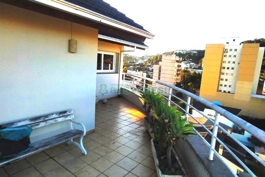 Apto/Cobertura com 320m², 4 dormitórios, 2 vagas, no bairro Santa Catarina em Caxias do Sul para Comprar