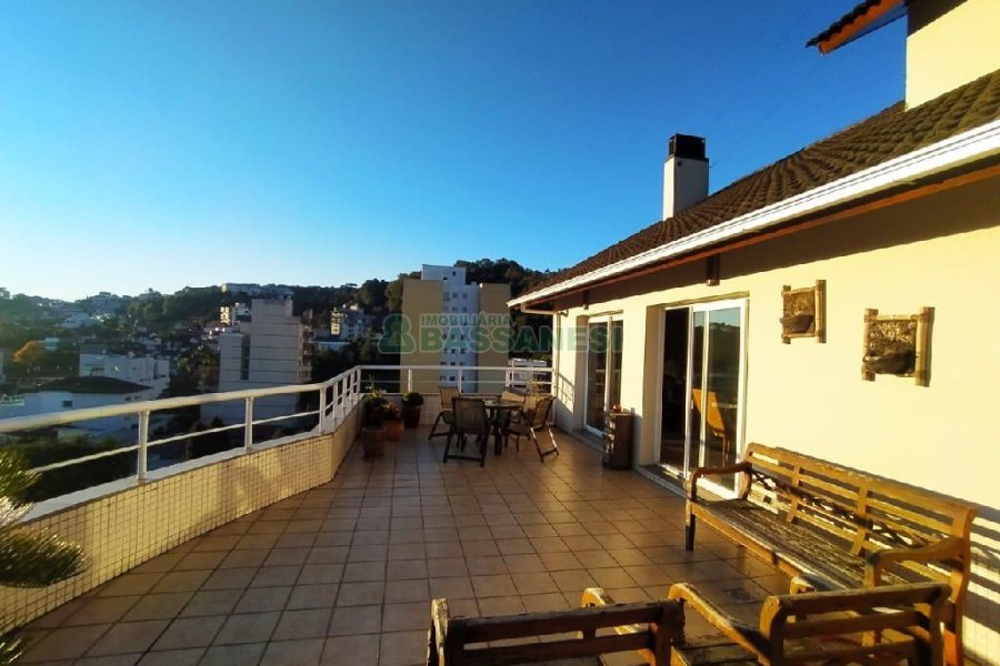Apto/Cobertura com 320m², 4 dormitórios, 2 vagas, no bairro Santa Catarina em Caxias do Sul para Comprar