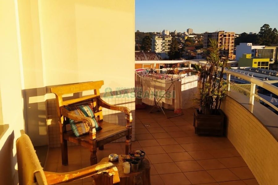 Apto/Cobertura com 320m², 4 dormitórios, 2 vagas, no bairro Santa Catarina em Caxias do Sul para Comprar