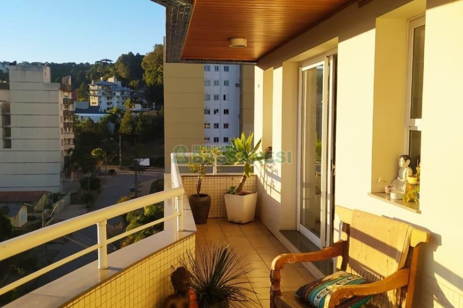 Apto/Cobertura com 320m², 4 dormitórios, 2 vagas, no bairro Santa Catarina em Caxias do Sul para Comprar