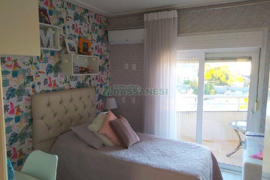 Apto/Cobertura com 320m², 4 dormitórios, 2 vagas, no bairro Santa Catarina em Caxias do Sul para Comprar