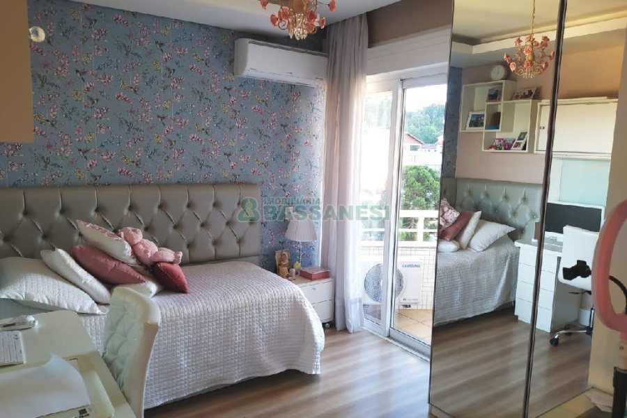 Apto/Cobertura com 320m², 4 dormitórios, 2 vagas, no bairro Santa Catarina em Caxias do Sul para Comprar