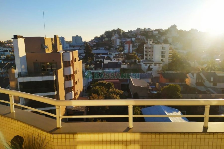Apto/Cobertura com 320m², 4 dormitórios, 2 vagas, no bairro Santa Catarina em Caxias do Sul para Comprar