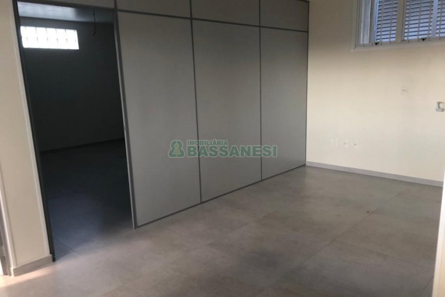 Sala com 100m², no bairro Lourdes em Caxias do Sul para Alugar