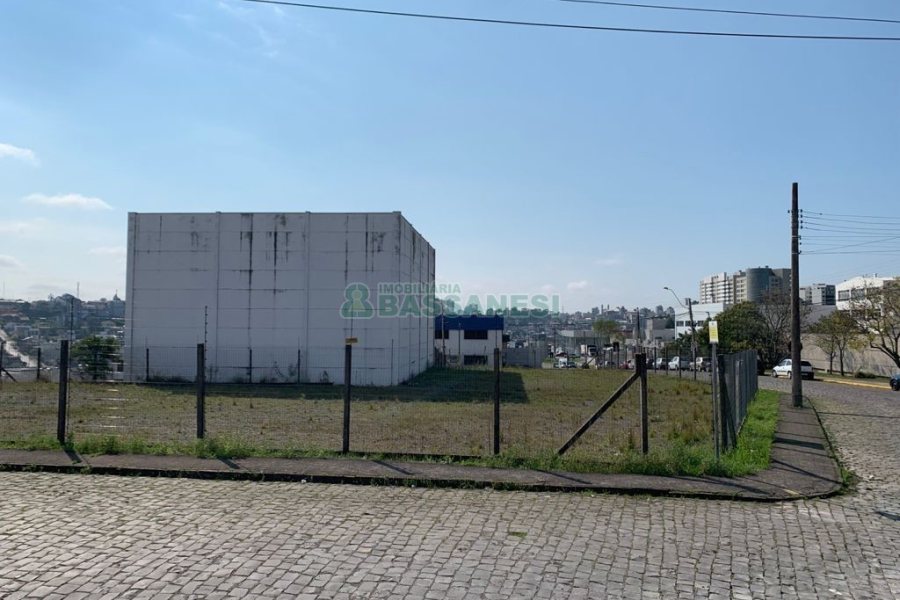 Terreno com 1723m², no bairro Cinqüentenário em Caxias do Sul para Alugar