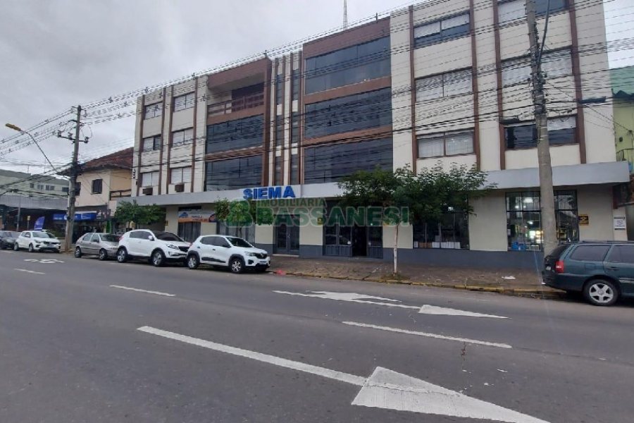 Apartamento, 3 dormitórios, 2 vagas, no bairro São José em Caxias do Sul para Alugar