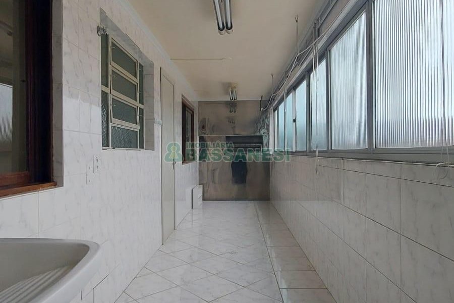 Apartamento, 3 dormitórios, 2 vagas, no bairro São José em Caxias do Sul para Alugar