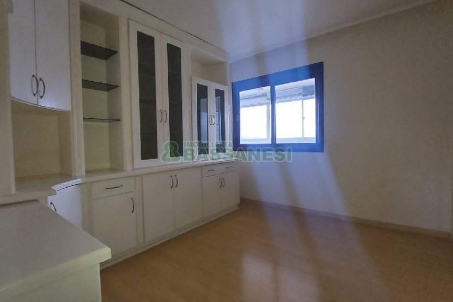 Apartamento, 3 dormitórios, 2 vagas, no bairro São José em Caxias do Sul para Alugar