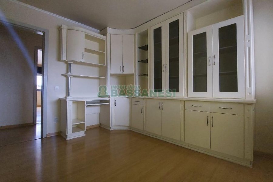 Apartamento, 3 dormitórios, 2 vagas, no bairro São José em Caxias do Sul para Alugar