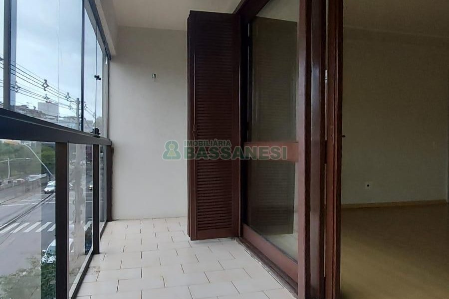 Apartamento, 3 dormitórios, 2 vagas, no bairro São José em Caxias do Sul para Alugar