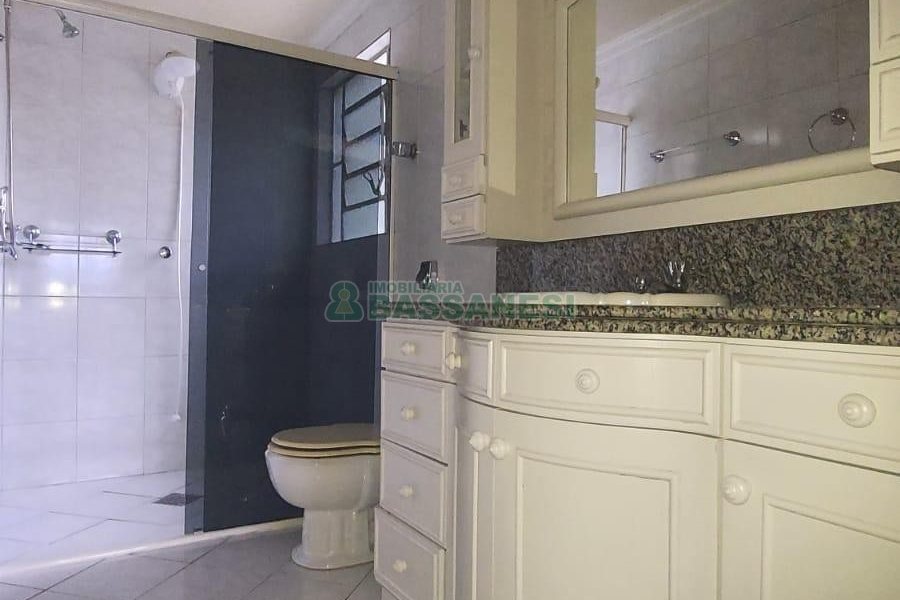 Apartamento, 3 dormitórios, 2 vagas, no bairro São José em Caxias do Sul para Alugar