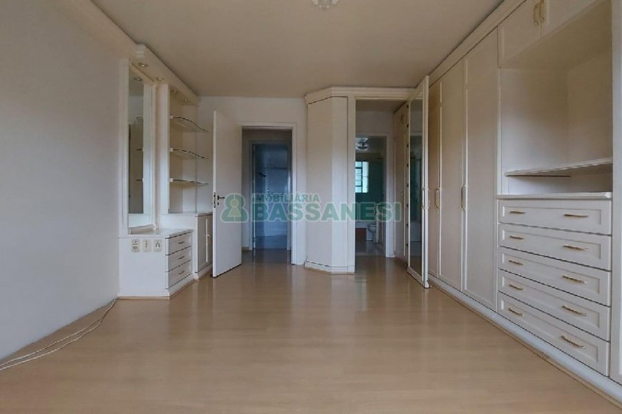 Apartamento, 3 dormitórios, 2 vagas, no bairro São José em Caxias do Sul para Alugar