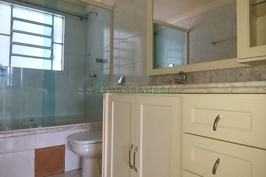 Apartamento, 3 dormitórios, 2 vagas, no bairro São José em Caxias do Sul para Alugar