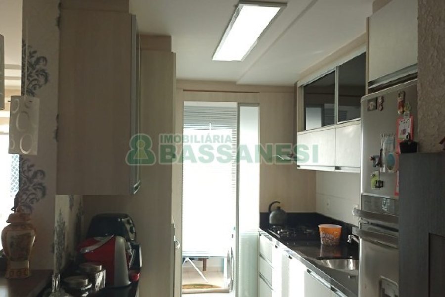 Apartamento com 75m², 2 dormitórios, 1 vaga, no bairro Charqueadas em Caxias do Sul para Comprar