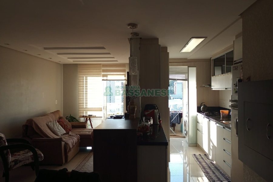 Apartamento com 75m², 2 dormitórios, 1 vaga, no bairro Charqueadas em Caxias do Sul para Comprar