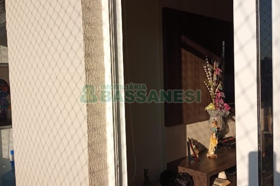 Apartamento com 75m², 2 dormitórios, 1 vaga, no bairro Charqueadas em Caxias do Sul para Comprar