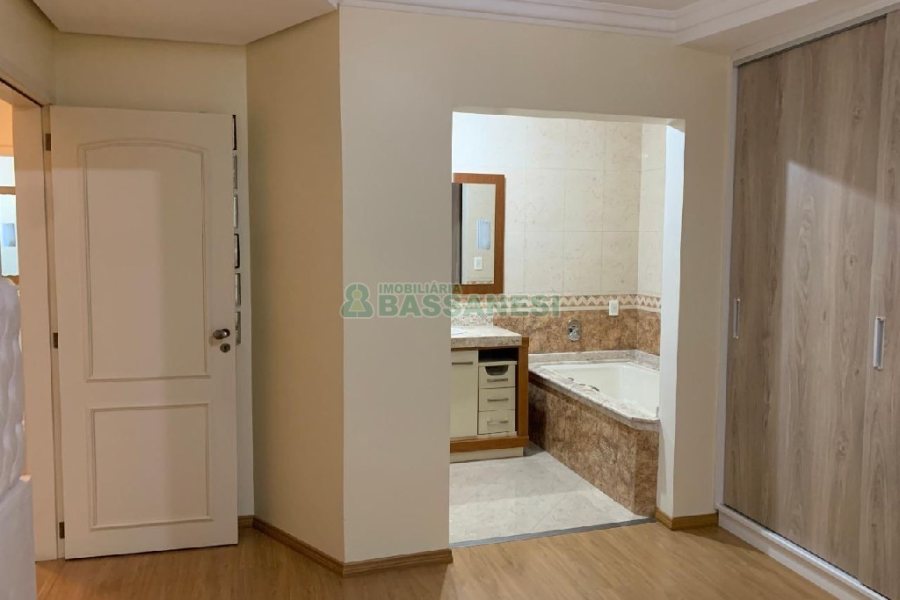 Apartamento com 170m², 3 dormitórios, 1 vaga, no bairro Cristo Redentor em Caxias do Sul para Comprar