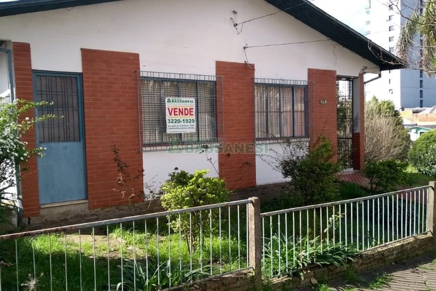 Casa, no bairro Pio X em Caxias do Sul para Comprar