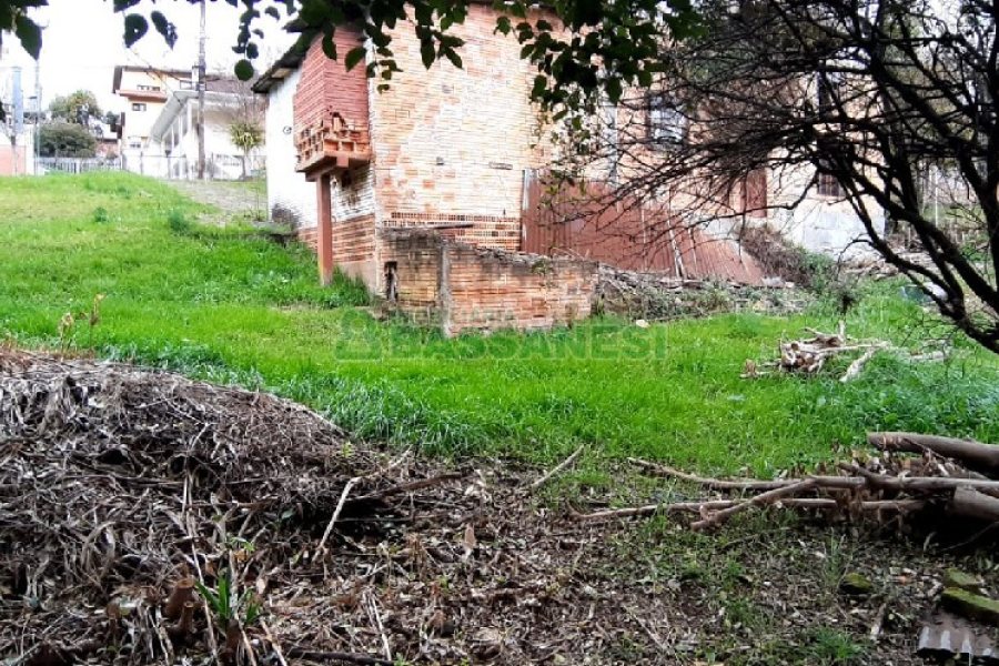 Casa, no bairro Pio X em Caxias do Sul para Comprar