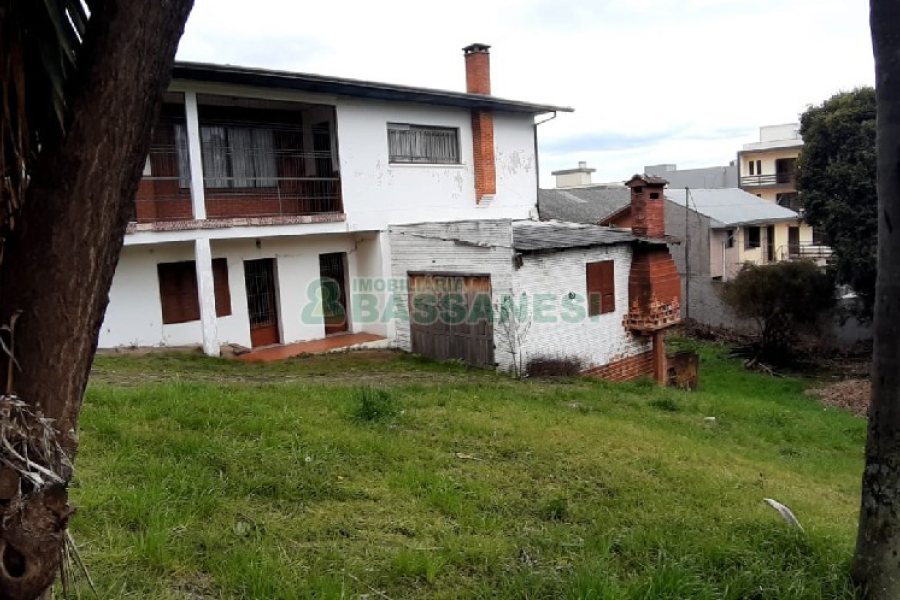 Casa, no bairro Pio X em Caxias do Sul para Comprar