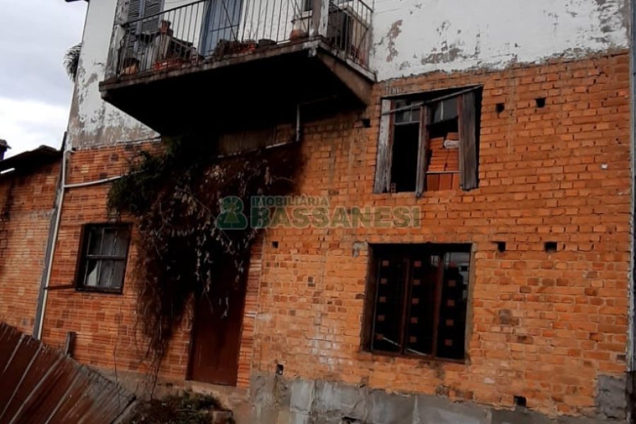 Casa, no bairro Pio X em Caxias do Sul para Comprar