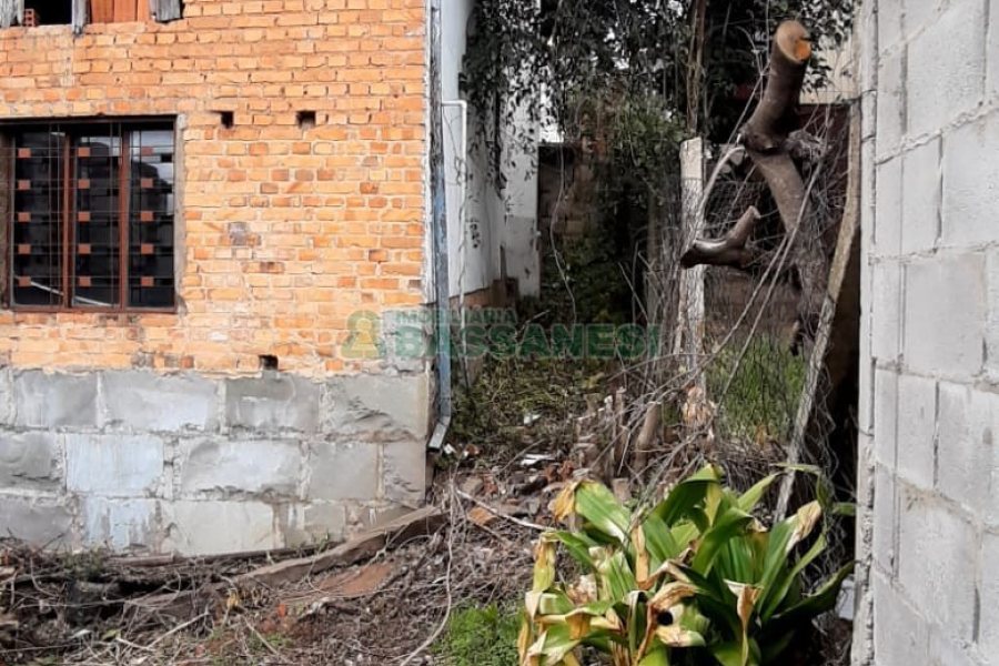 Casa, no bairro Pio X em Caxias do Sul para Comprar